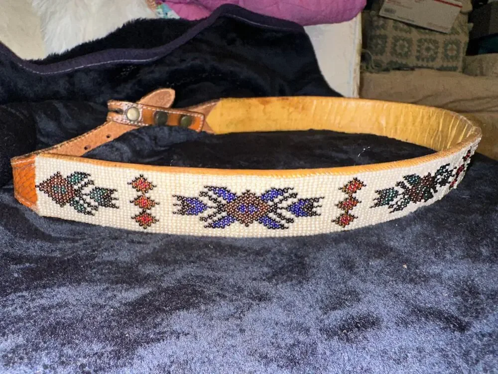 VINTAGE NATIVE GLASS INTRICATELY BEADED BELT ON TOOLED LEATHER